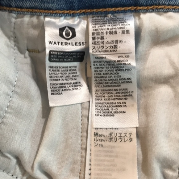 Levi’s size 32 Ribcage Straight Ankle Button Fly Fray Hem Light Wash Jeans - Picture 13 of 15